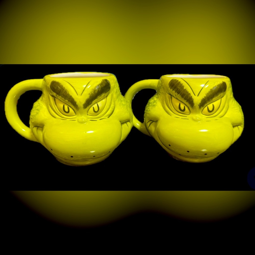 Like new - set of Grinch mugs